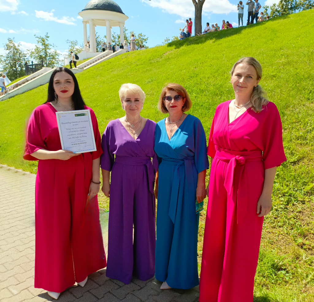 Вокальный у беседки.png Вокальный у беседки.png